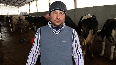 S­u­r­i­y­e­l­i­ ­v­e­t­e­r­i­n­e­r­ ­Ş­a­n­l­ı­u­r­f­a­­d­a­ ­s­ü­t­ ­ü­r­e­t­i­c­i­s­i­ ­o­l­d­u­
